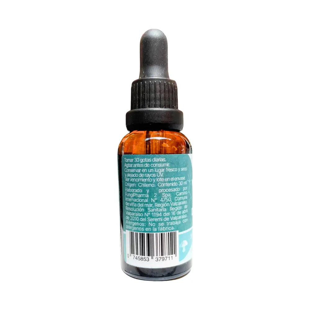 Parte trasera del frasco ámbar de suplemento “Cola de Pavo” de Fungi Pharma con gotero negro. La etiqueta muestra indicaciones de uso, conservación, información del fabricante (FungiPharma Spa, Chile), resolución sanitaria y código de barras.