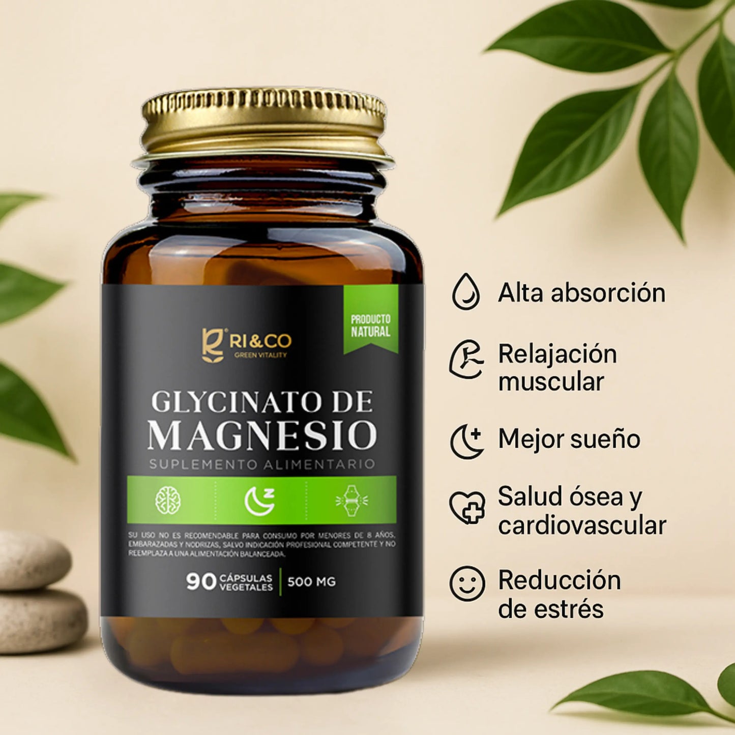 Frasco de vidrio ámbar de “Glycinato de Magnesio” de Ri&Co Green Vitality, con 90 cápsulas vegetales de 500 mg. El suplemento alimentario destaca por su alta absorción, apoyo a la relajación muscular, mejor sueño, salud ósea y cardiovascular, además de contribuir a la reducción del estrés. Fondo con hojas verdes.