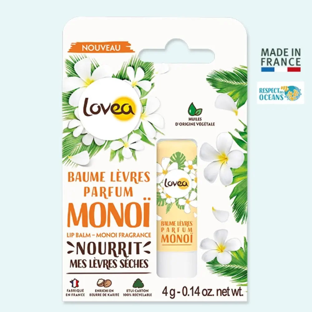 Bálsamo labial Lovea Monoï de 4g en empaque floral con aceites vegetales, enriquecido con manteca de karité. Fabricado en Francia, cuida labios secos con fragancia de monoï y empaque reciclable.