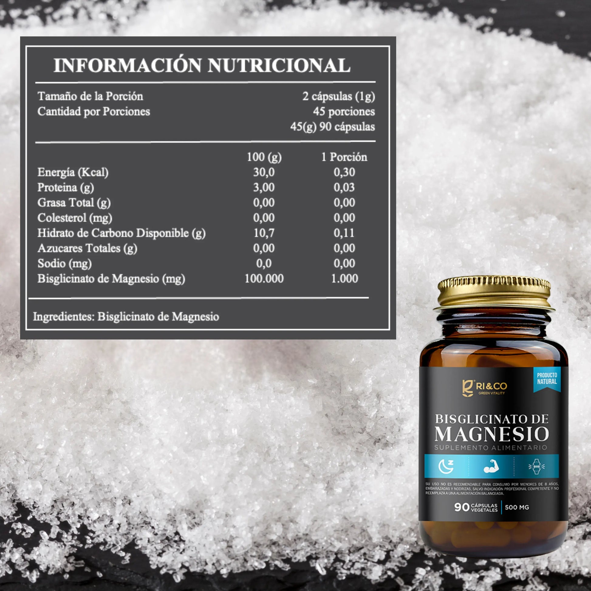 Frasco del suplemento alimenticio Bisglicinato de Magnesio RI&CO junto a tabla nutricional. El envase contiene 90 cápsulas vegetales de 500 mg. La tabla destaca 1000 mg de bisglicinato de magnesio por porción de 2 cápsulas. Fondo con cristales de magnesio.