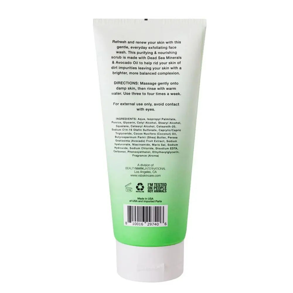 Contratapa del exfoliante facial en tubo, mostrando la lista de ingredientes, indicaciones de uso en inglés y certificaciones como cruelty-free y sin parabenos, sulfatos ni aluminio.